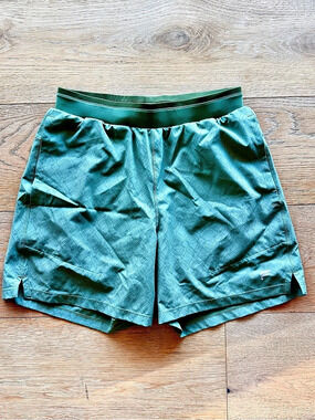 Fabletics Men’s Size XS Printed Athletic Shorts in Green